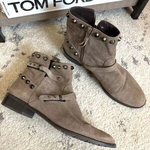 $595 STUART WEITZMAN Go West Suede Studded Ankle Boots Booties | Tan | Size 9